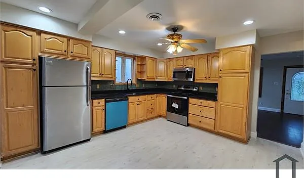 28 Right Wing Dr — Photo 1