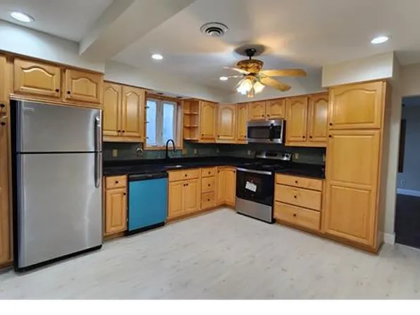 28 Right Wing Dr, Baltimore, MD 21220