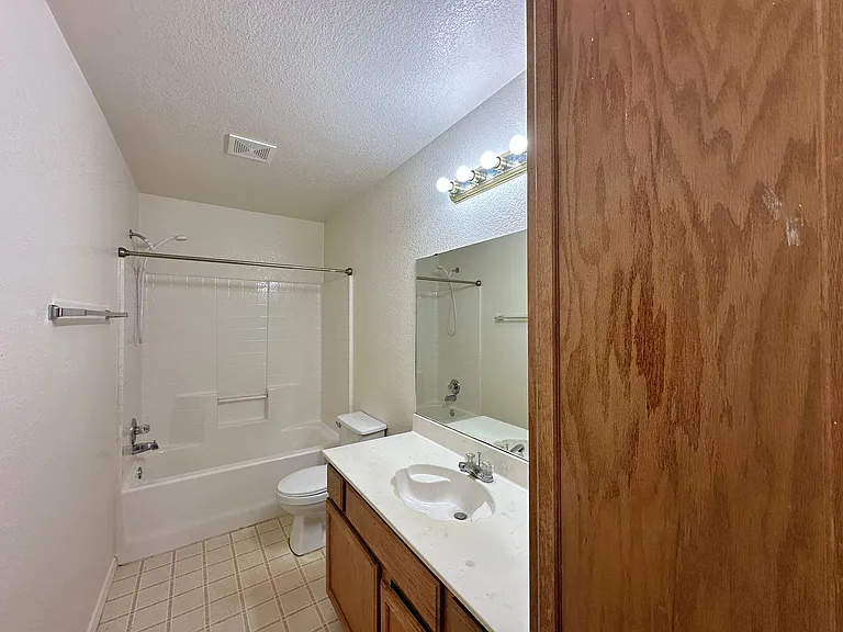 5007 John David Dr — Photo 11