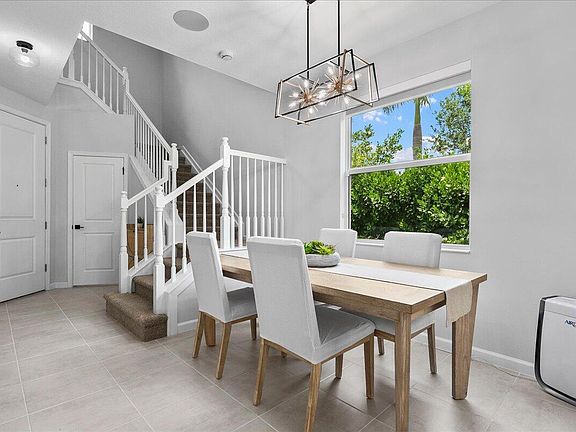 3rd image of 16493 Helix Ct