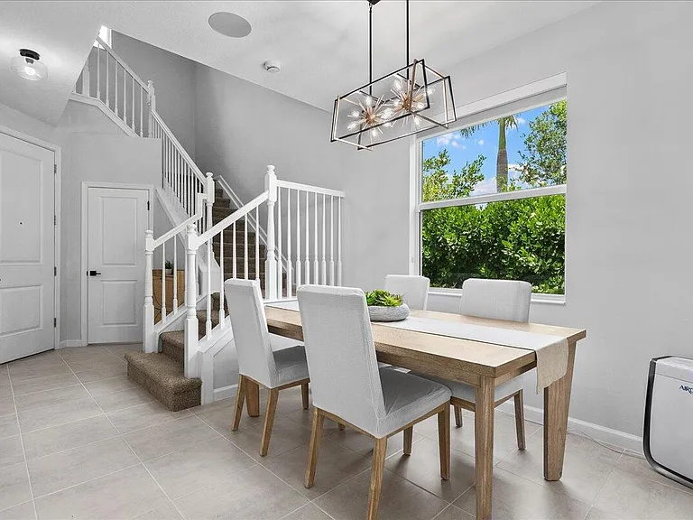 16493 Helix Ct — Photo 3