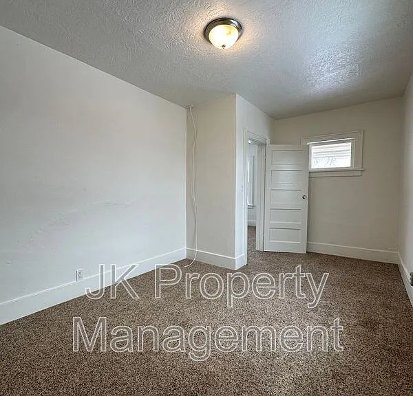 615 8th Ave S — Photo 14