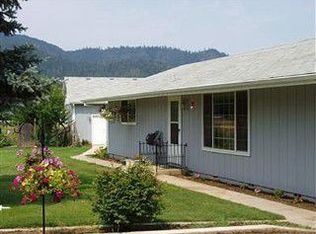 5700 Abbie Ln, Gold Hill, OR 97525