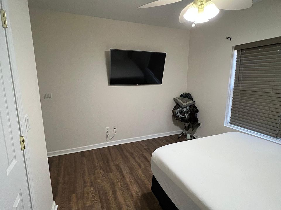 1st image of 1738 Hampton Woods Way