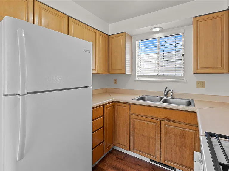 319 Maine St #B — Photo 9