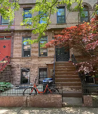 Rented by True Real Estate Group | media 9