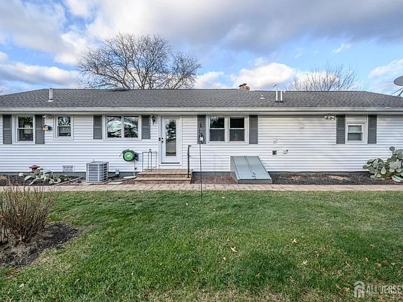 4th image of 12 Davison Rd