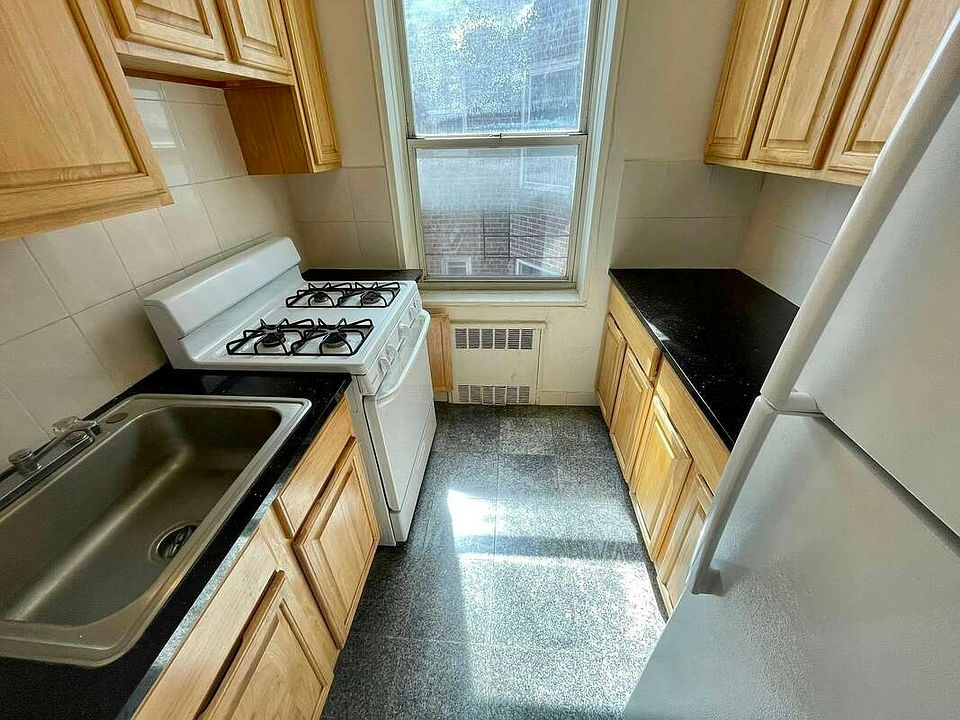 1st image of 64-41 Saunders St #521