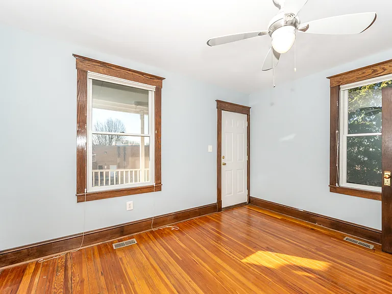 216 Washington St — Photo 3