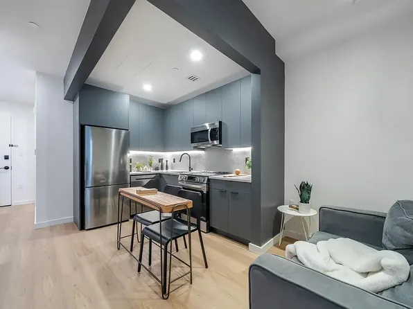 931 Carroll Street image 4 of 13