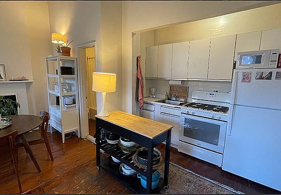 4th image of 16 Abingdon Sq #2A
