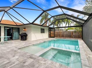 560 109th Ave N, Naples, FL 34108