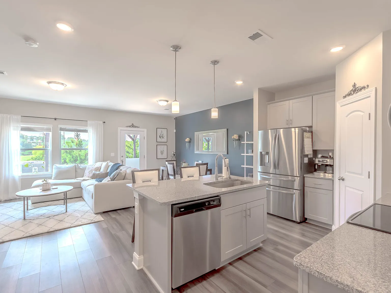 775 Foxland Dr — Photo 3