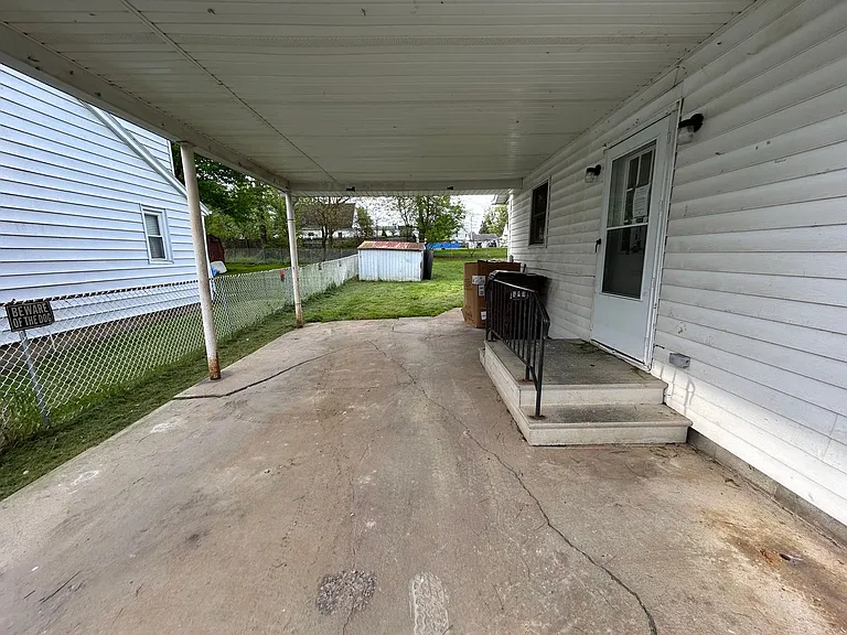 2056 McKinley Ave — Photo 3