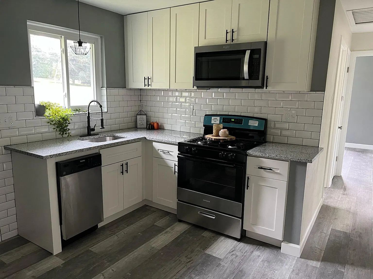 3 bed, 1152 sqft, $2,375 — Photo 2
