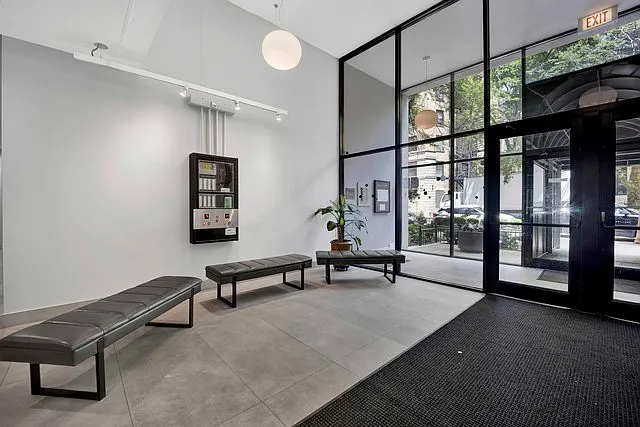 2740 N Pine Grove Ave #2C — Photo 2