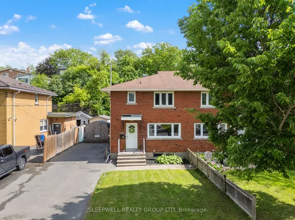 1486 Lepage Ave, Ottawa, ON K1Z 8C9