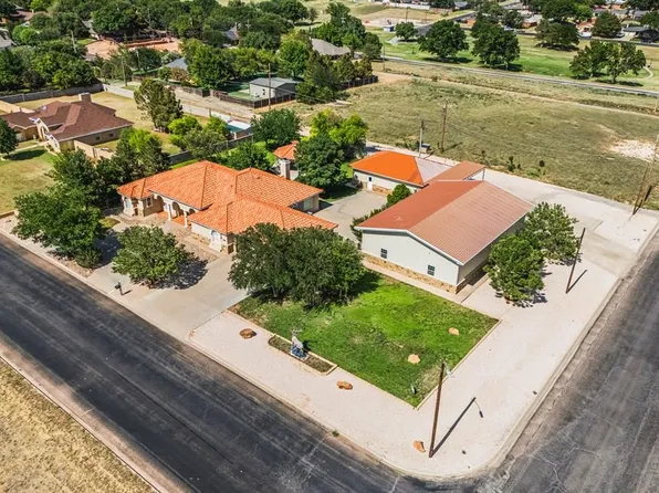 605 SW 23rd St, Seminole, TX 79360