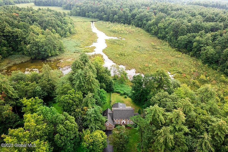 2nd image of 26 Fox Hollow Lane