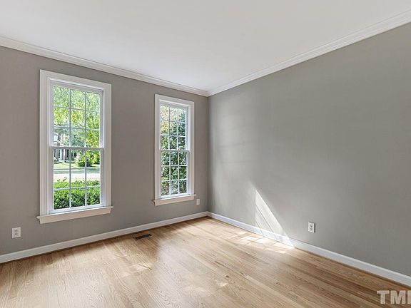 3rd image of 304 Kellyridge Dr