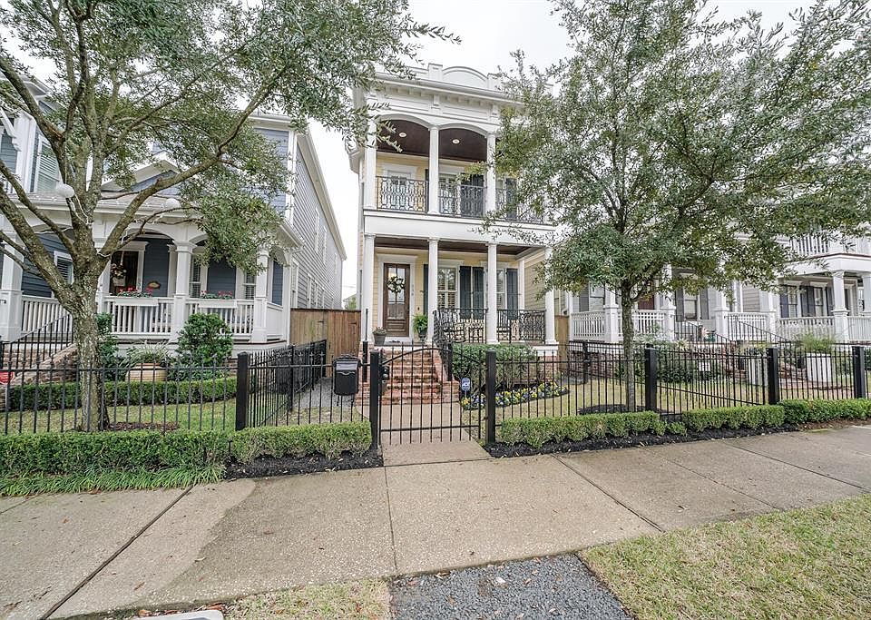 Stunning Sullivan Brothers Builders home at 538 W. 23rd Street. Gated front and back yards. Steps to the new HEB opening January 30th, hike and bike trail, Kraftsman Bakery, Heights Water Works and more! Double front porches!