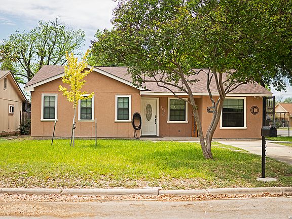 2nd image of 501 Perez St