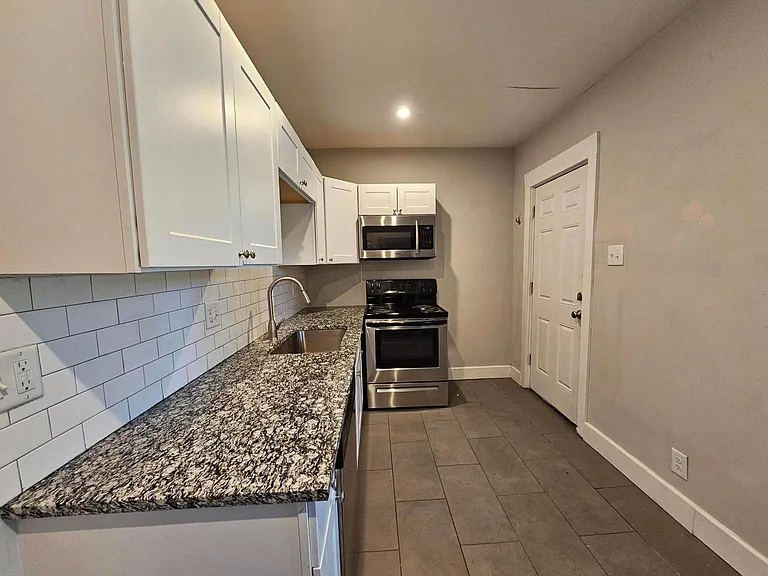 1064 Scott St — Photo 5