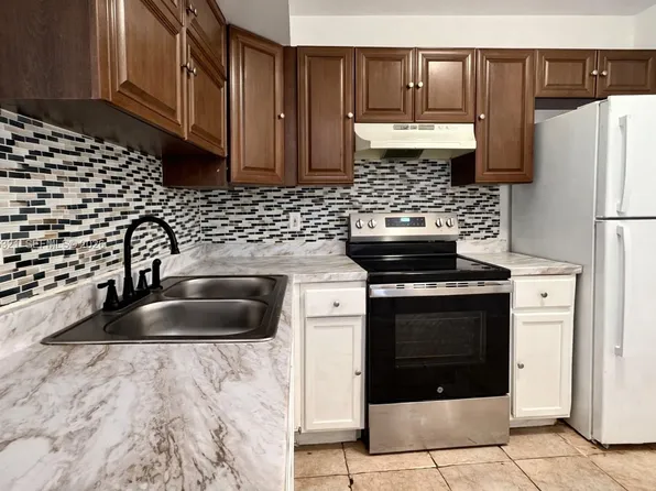 3700 NW 21st St APT 109, Fort Lauderdale, FL 33311