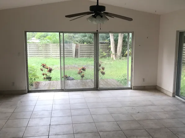 2229 Rose St, Sarasota, FL 34239