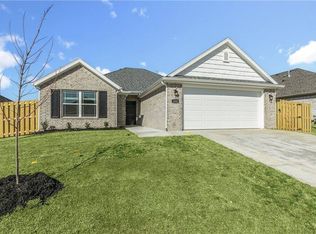 460 Willow Dr, Centerton, AR 72719