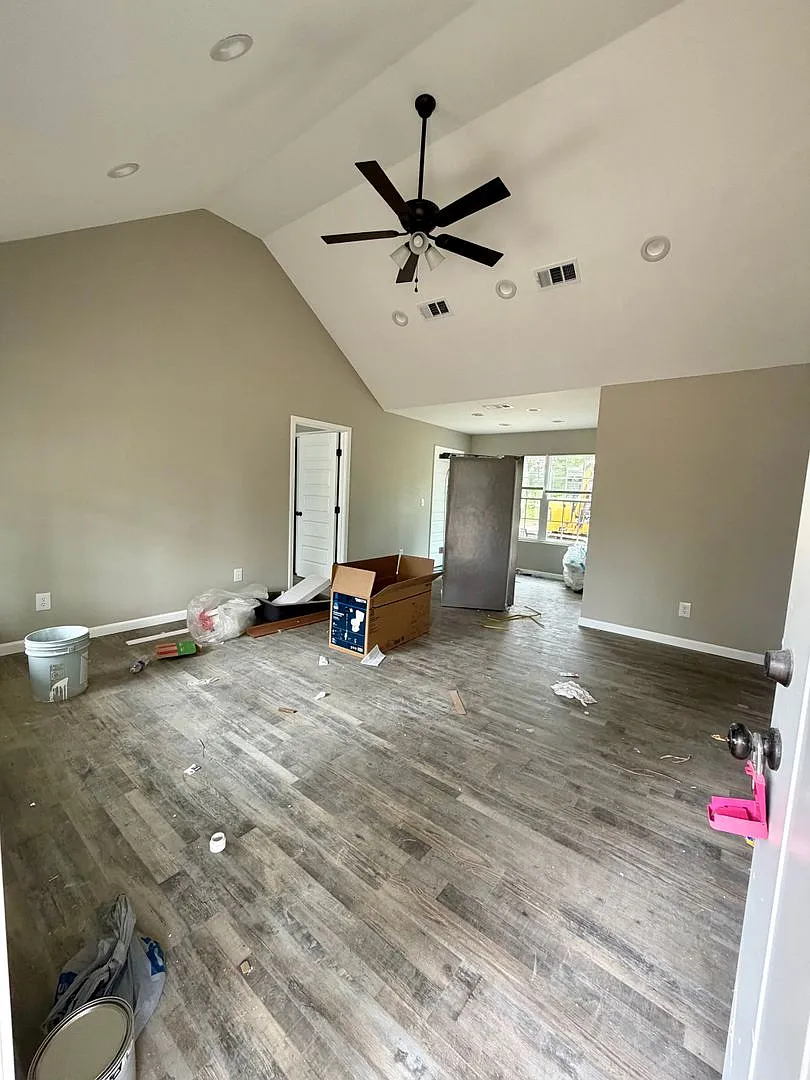 Building Photo - 1530 Hallway Dr