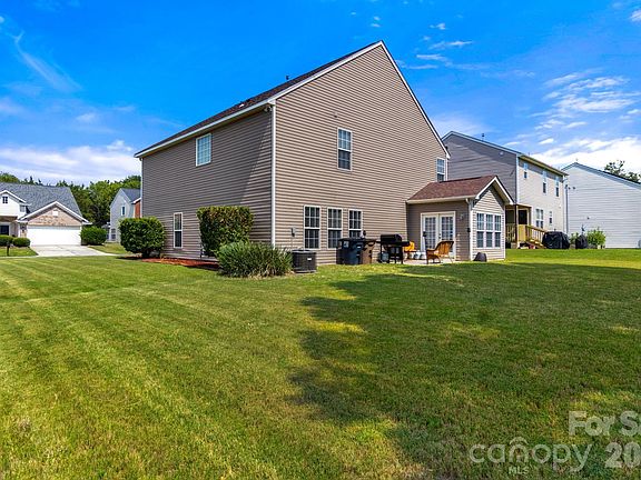 5th image of 3102 Broad Plum Ln