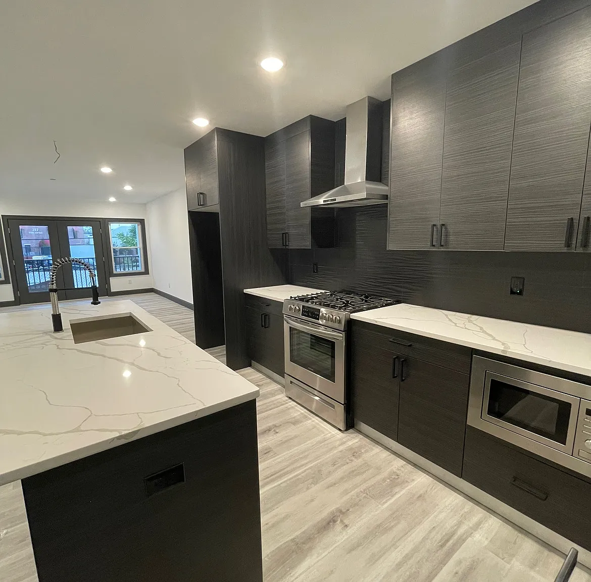 2 bed, 1091 sqft, $3,100 — Photo 1