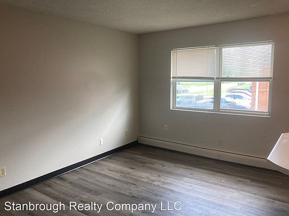 3rd image of 222 NW College Ave #6