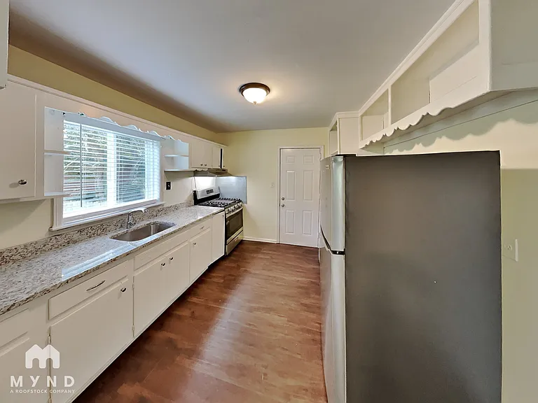 742 Quaker St SW — Photo 3