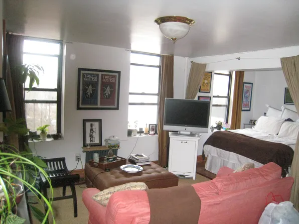 290 Clinton Street image 1 of 4