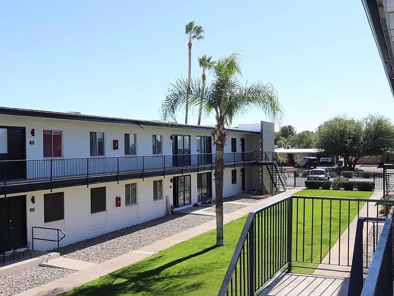 Palms on 2nd Apartments — Photo 66