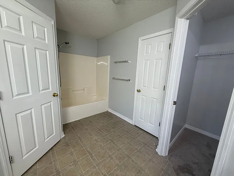 4902 Chads Cir — Photo 13
