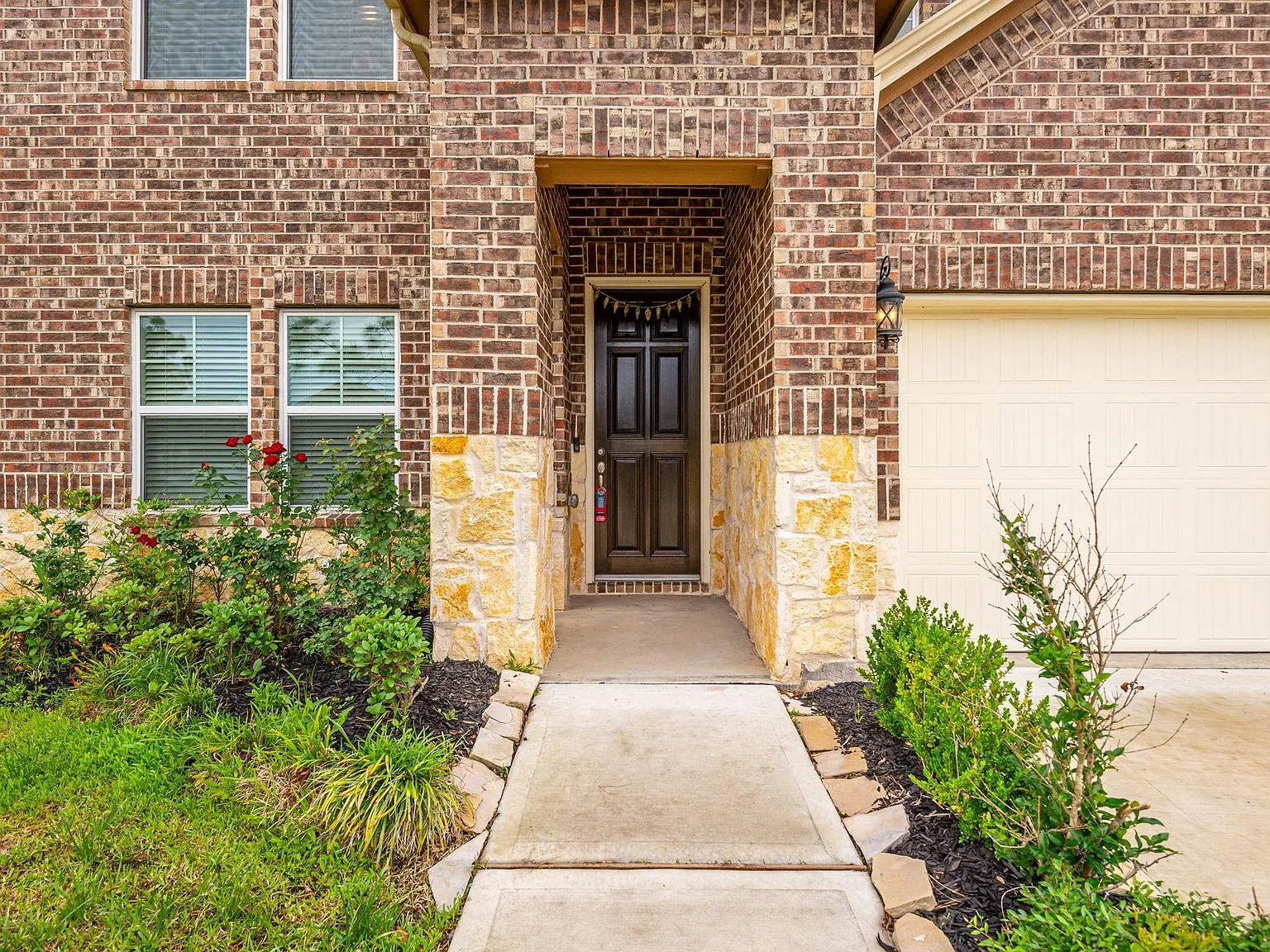 5 bed, 3.0 bath, 2990 sqft, $3,195 — Photo 4