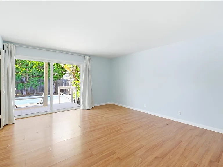 657 Sandy Hook Ct — Photo 18