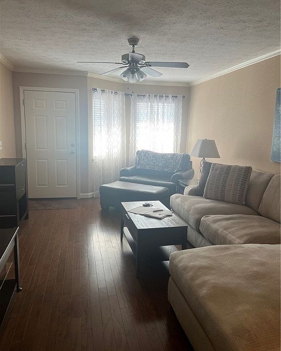 1st image of 315 E Magnolia Ave