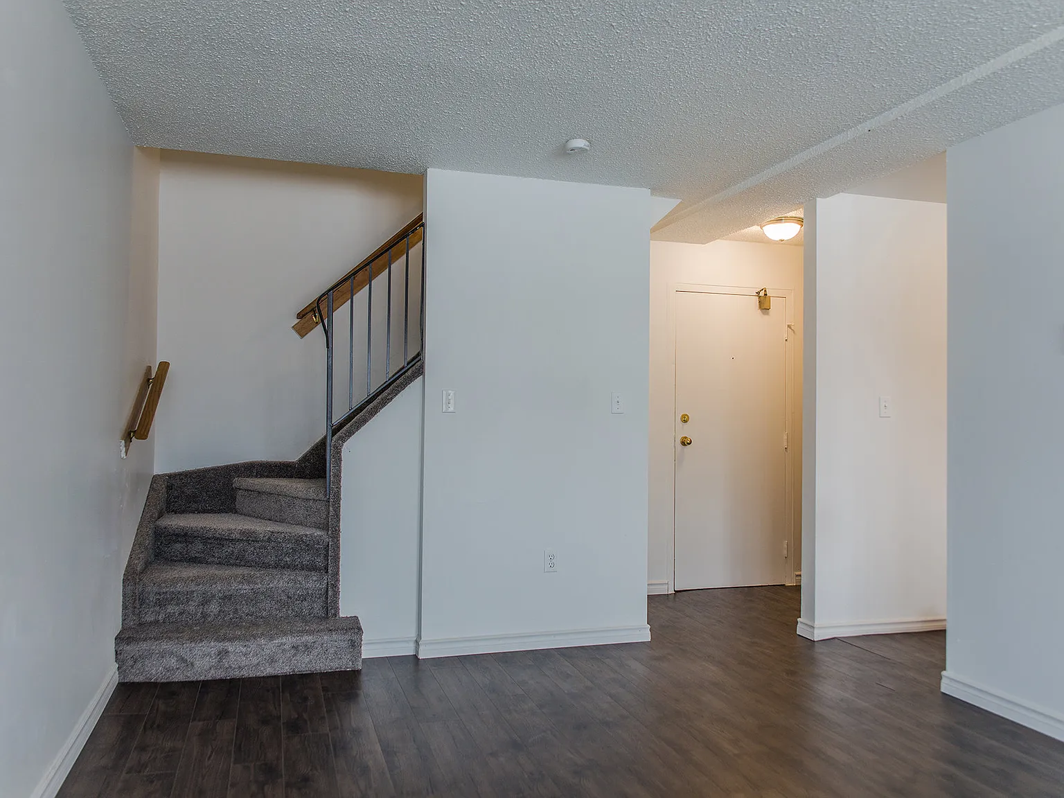 Kensington Manor — Photo 3