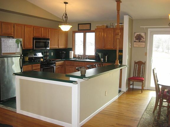 2nd image of 233 Stonington Hill Rd