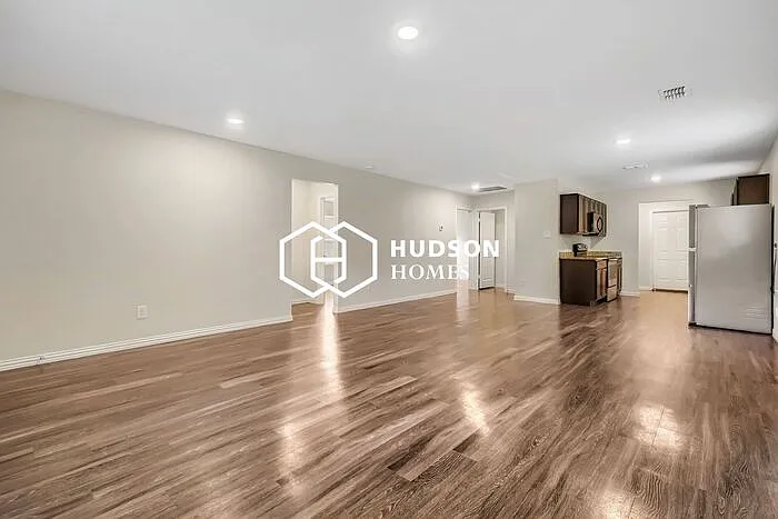 306 Harvey St — Photo 5