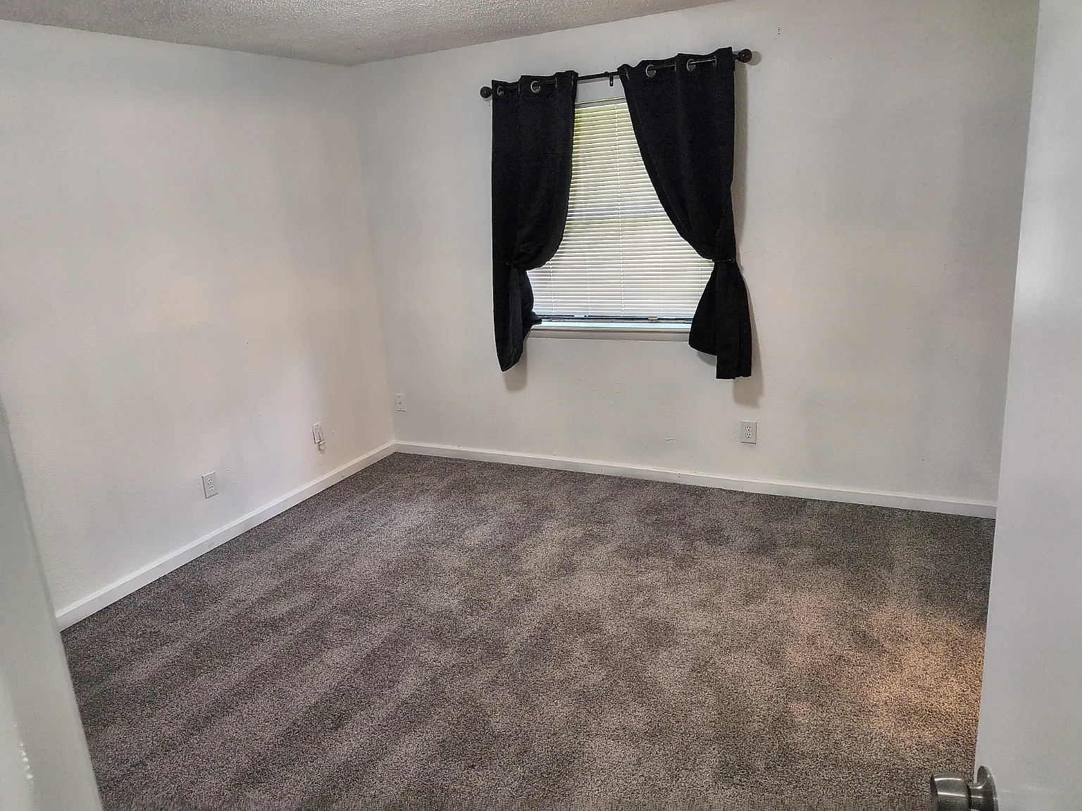 3 bed, 1.5 bath, 1265 sqft, $1,400 — Photo 4
