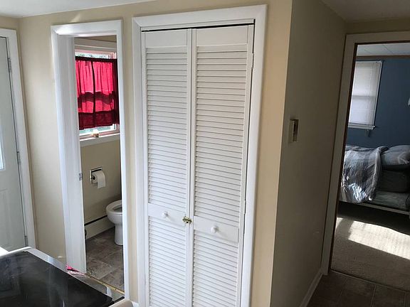 Spare bedroom with 1/2 bath