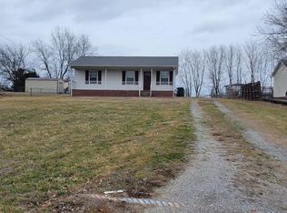 2064 Carneal Ln, Oak Grove, KY 42262