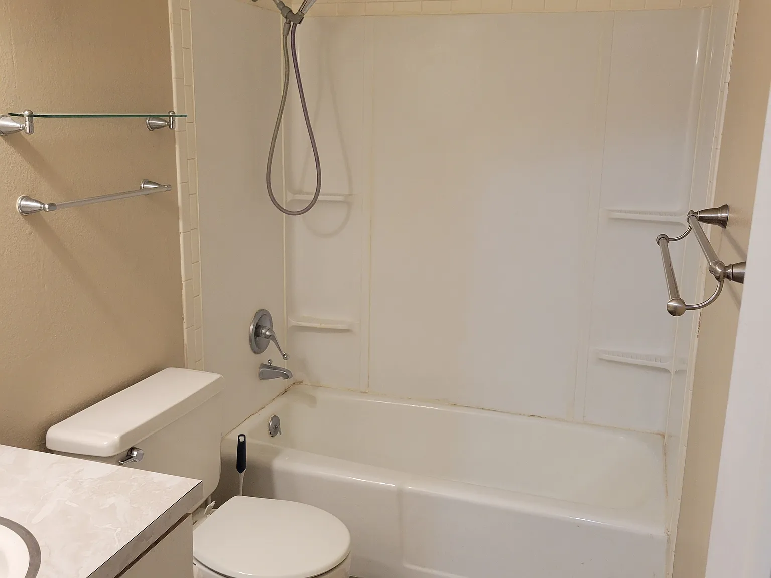 2 bed, 1100 sqft, $1,375 — Photo 4
