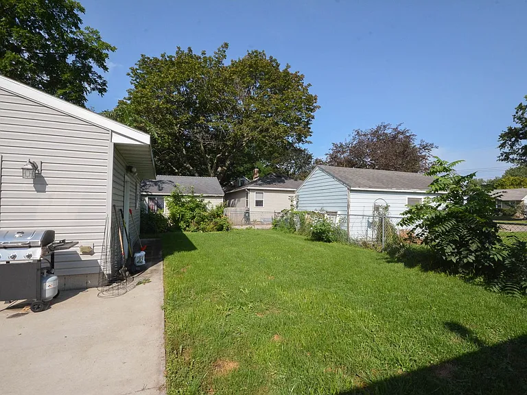 415 15th Ave NE — Photo 4