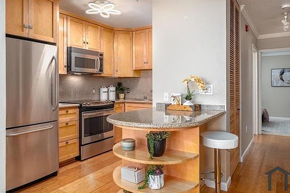 4th image of 988 Fulton St APT 218